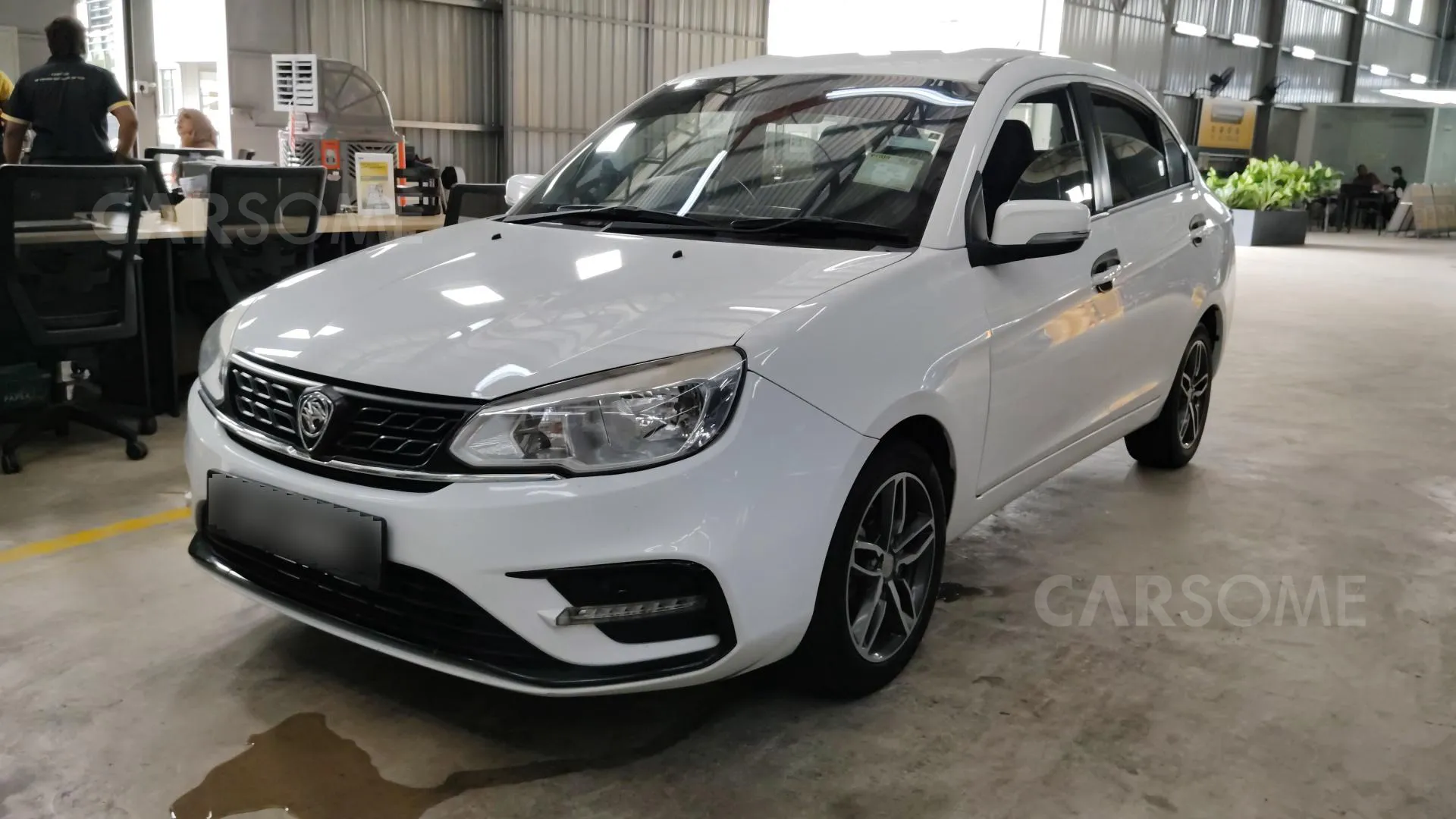 2021 Proton Saga 1.3 Premium terpakai warna White untuk dijual di Kuching, Sarawak, gambar 2