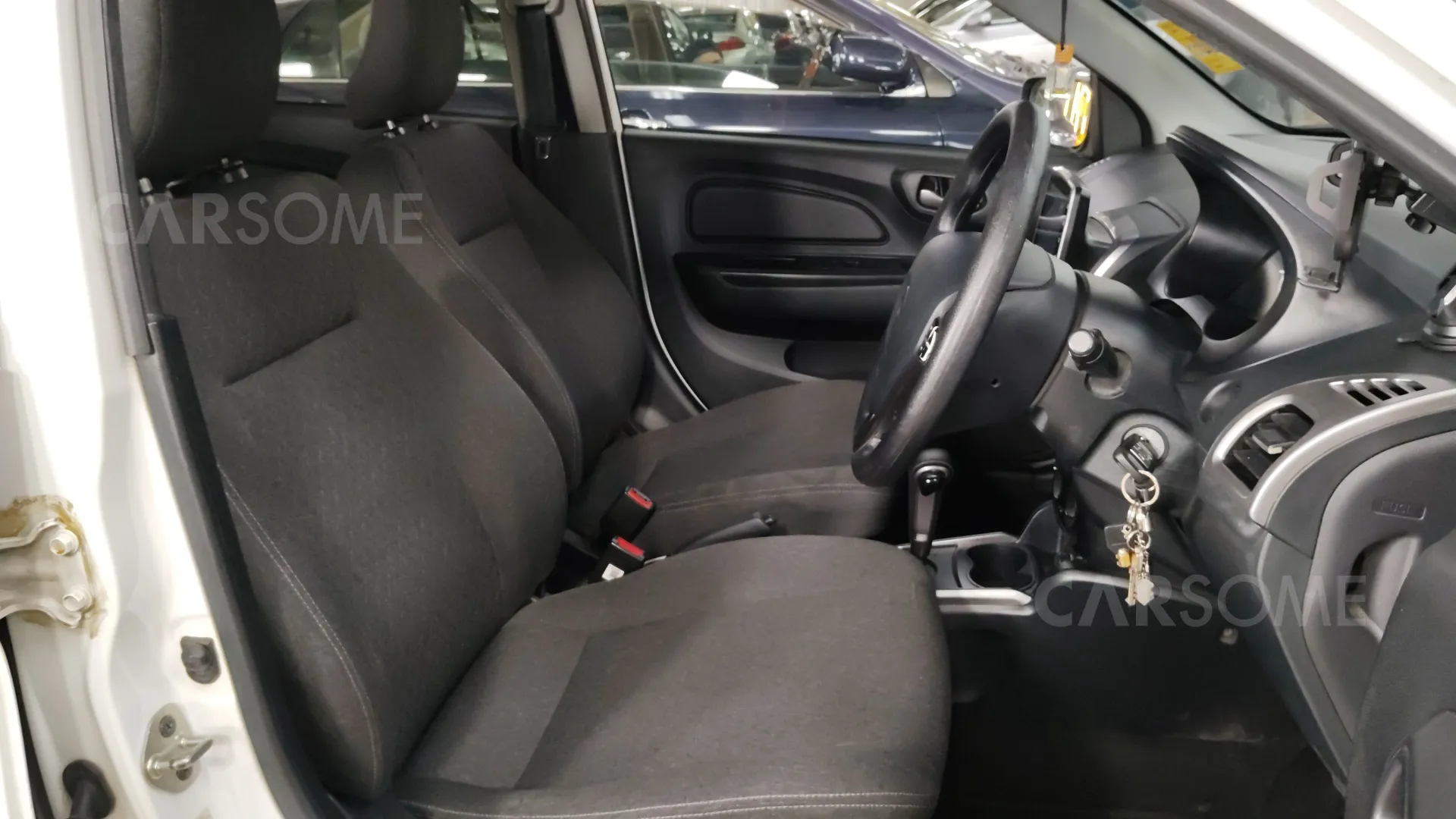 2021 Proton Saga 1.3 Premium terpakai warna White untuk dijual di Kuching, Sarawak, gambar 7