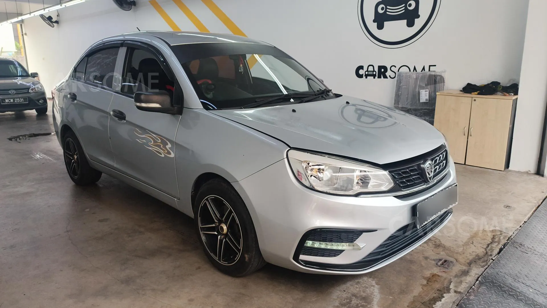 2019 Proton Saga 1.3 Standard terpakai warna Silver untuk dijual di Kuching, Sarawak, gambar 1 daripada 8