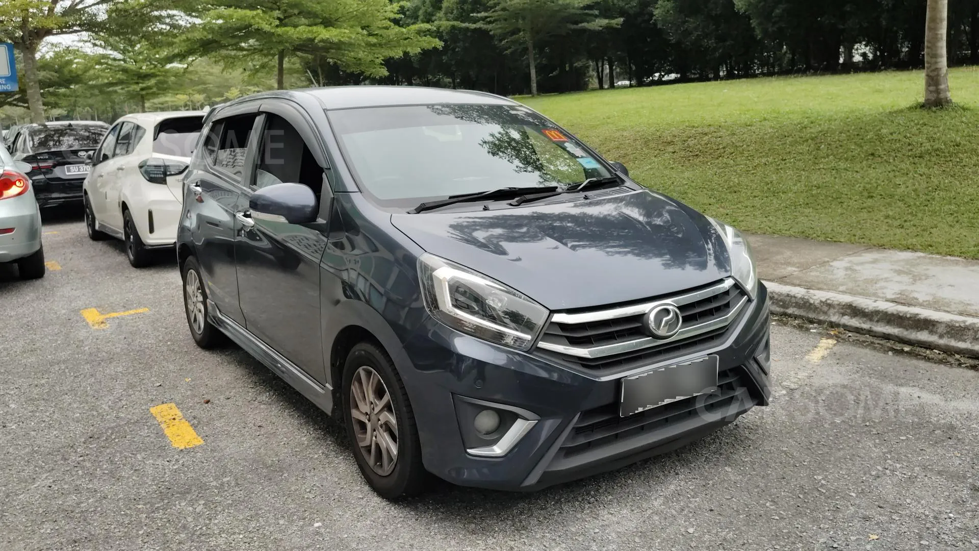 2019 Perodua Axia 1.0 AV terpakai warna Blue untuk dijual di Kuching, Sarawak, gambar 1 daripada 8