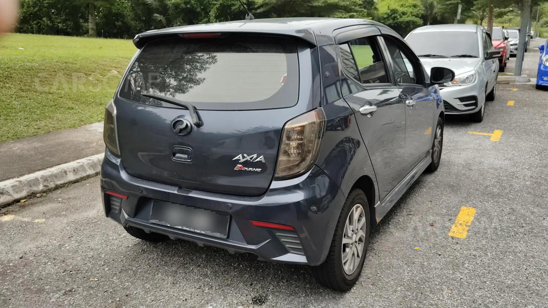 2019 Perodua Axia 1.0 AV terpakai warna Blue untuk dijual di Kuching, Sarawak, gambar 3