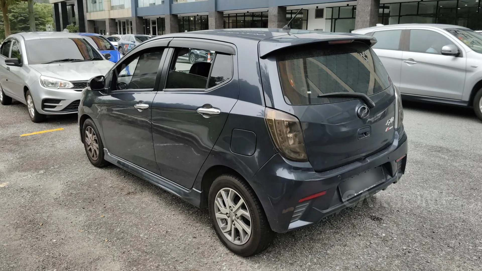 2019 Perodua Axia 1.0 AV terpakai warna Blue untuk dijual di Kuching, Sarawak, gambar 4