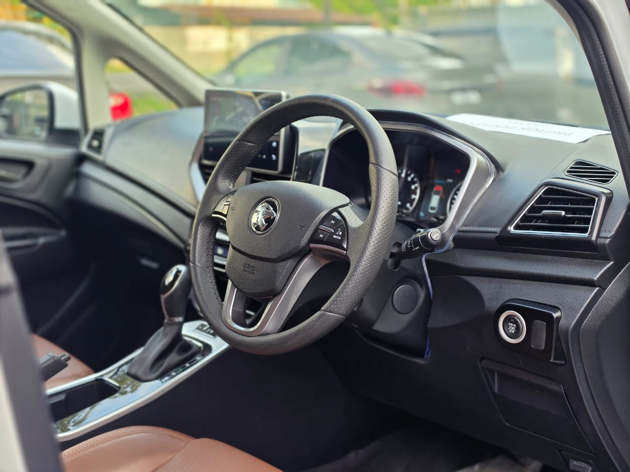 2025 Proton Persona 1.6 Premium terpakai warna White untuk dijual di Kuching, Sarawak, gambar 6