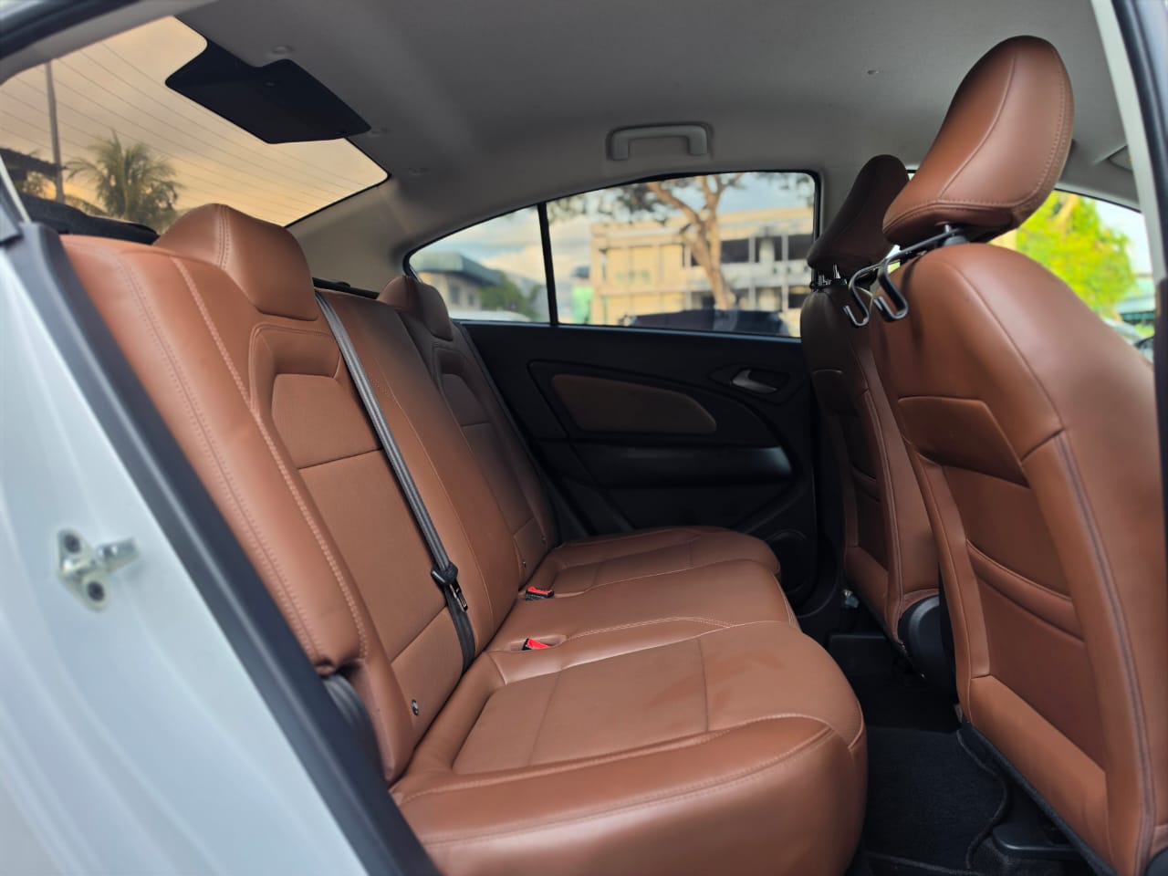 2025 Proton Persona 1.6 Premium terpakai warna White untuk dijual di Kuching, Sarawak, gambar 8